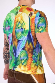 Dash casual dressed parrot multicolor t-shirt upper body 0007.jpg